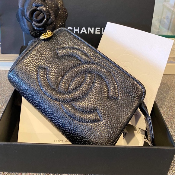 CHANEL Handbags - ❤️‍🔥Vintage Chanel coin purse ❤️‍🔥